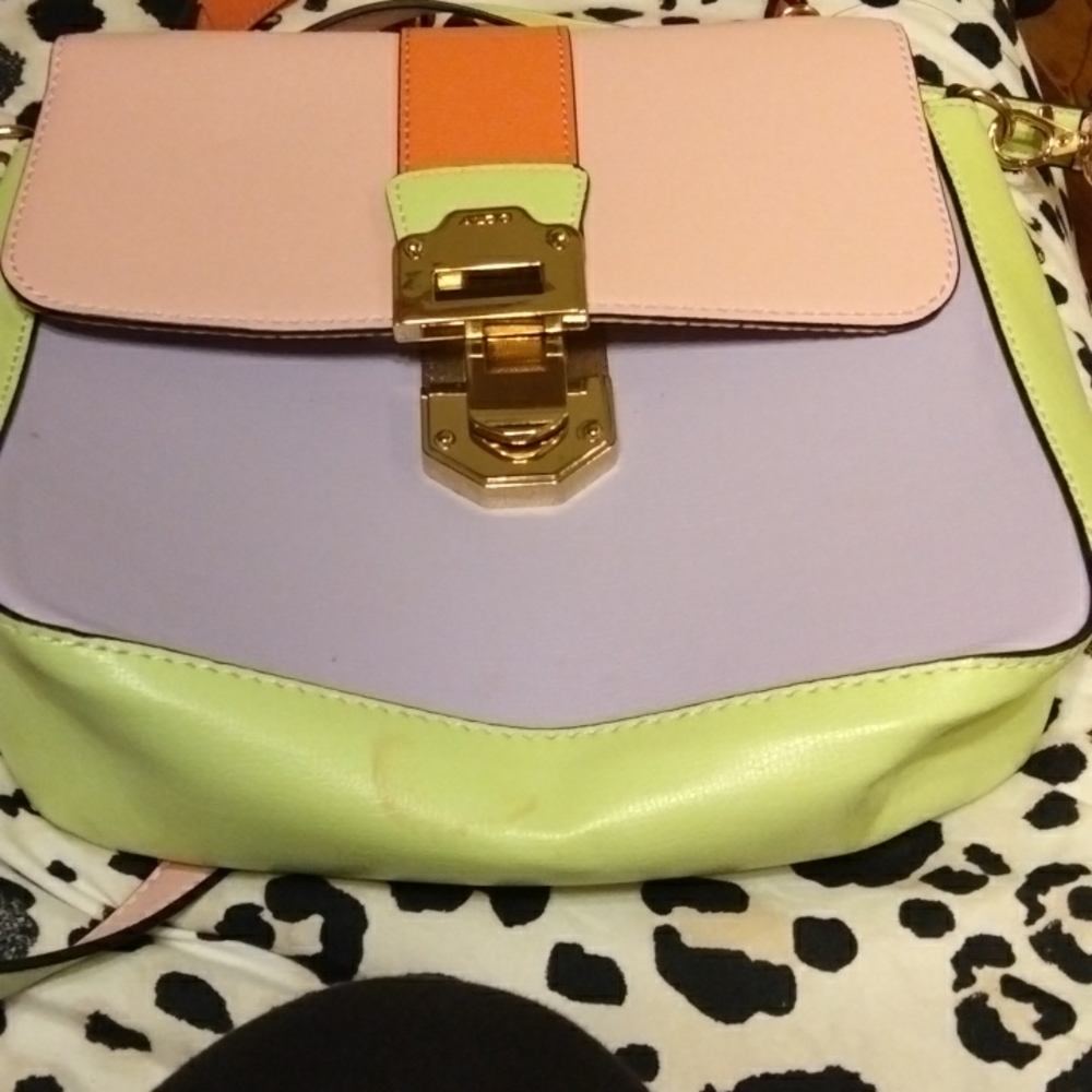 Iam selling a Aldo fashion bag